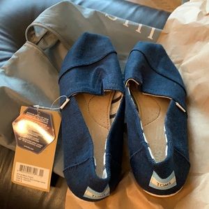 Tom’s Canvas Classic Slip Ons.  Size 8.